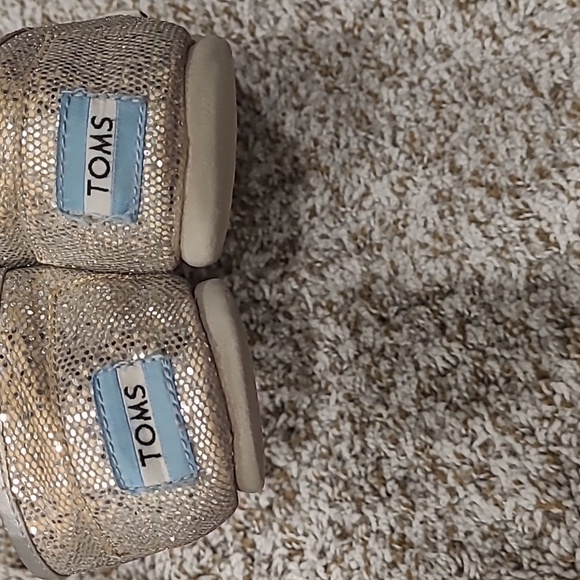 Silver sequined Tom's - Picture 2 of 4